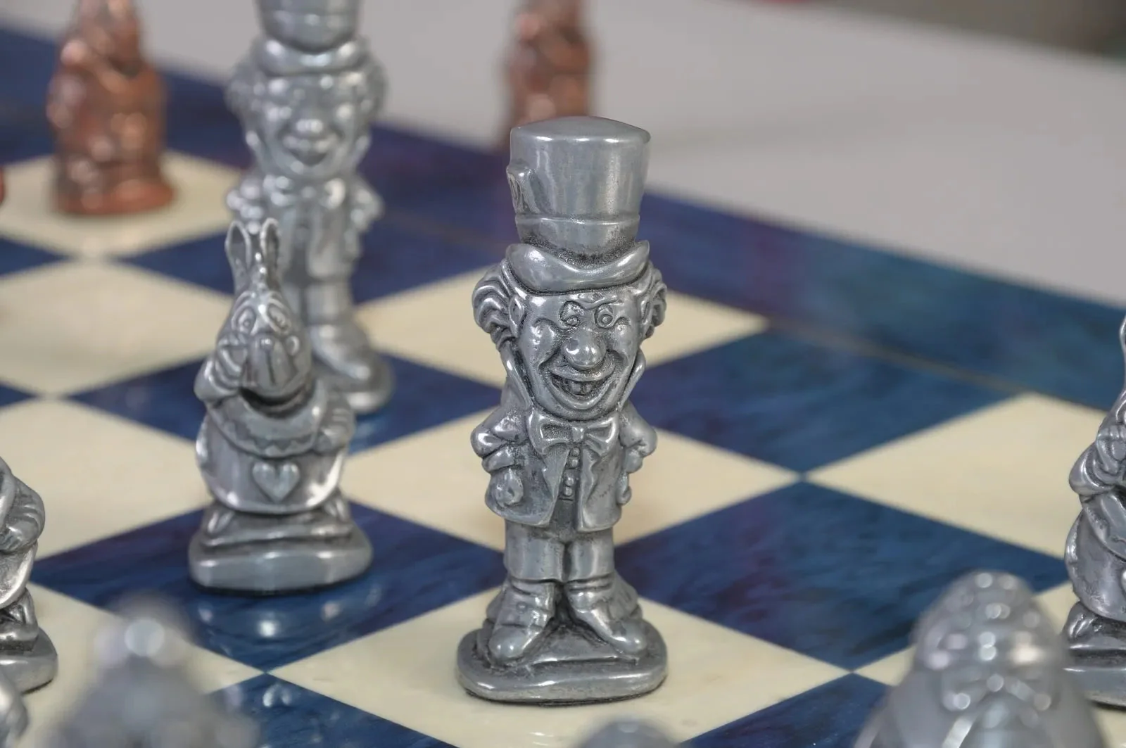 Alice in Wonderland Chess Pieces - 3.5" King - Metallic - Image 4