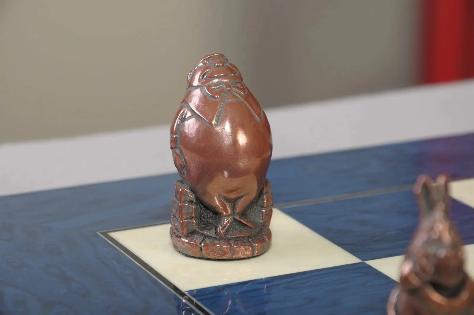 Alice in Wonderland Chess Pieces - 3.5" King - Metallic - Image 9