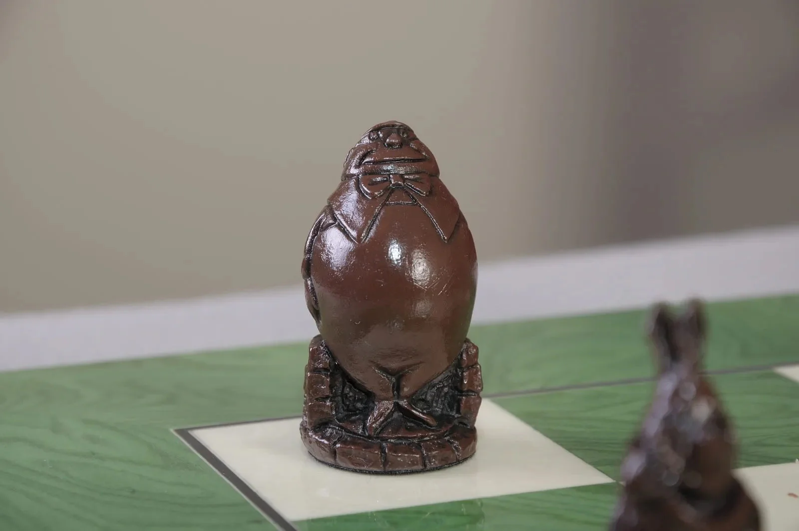 Alice in Wonderland Chess Pieces - Brown & Natural - Image 8
