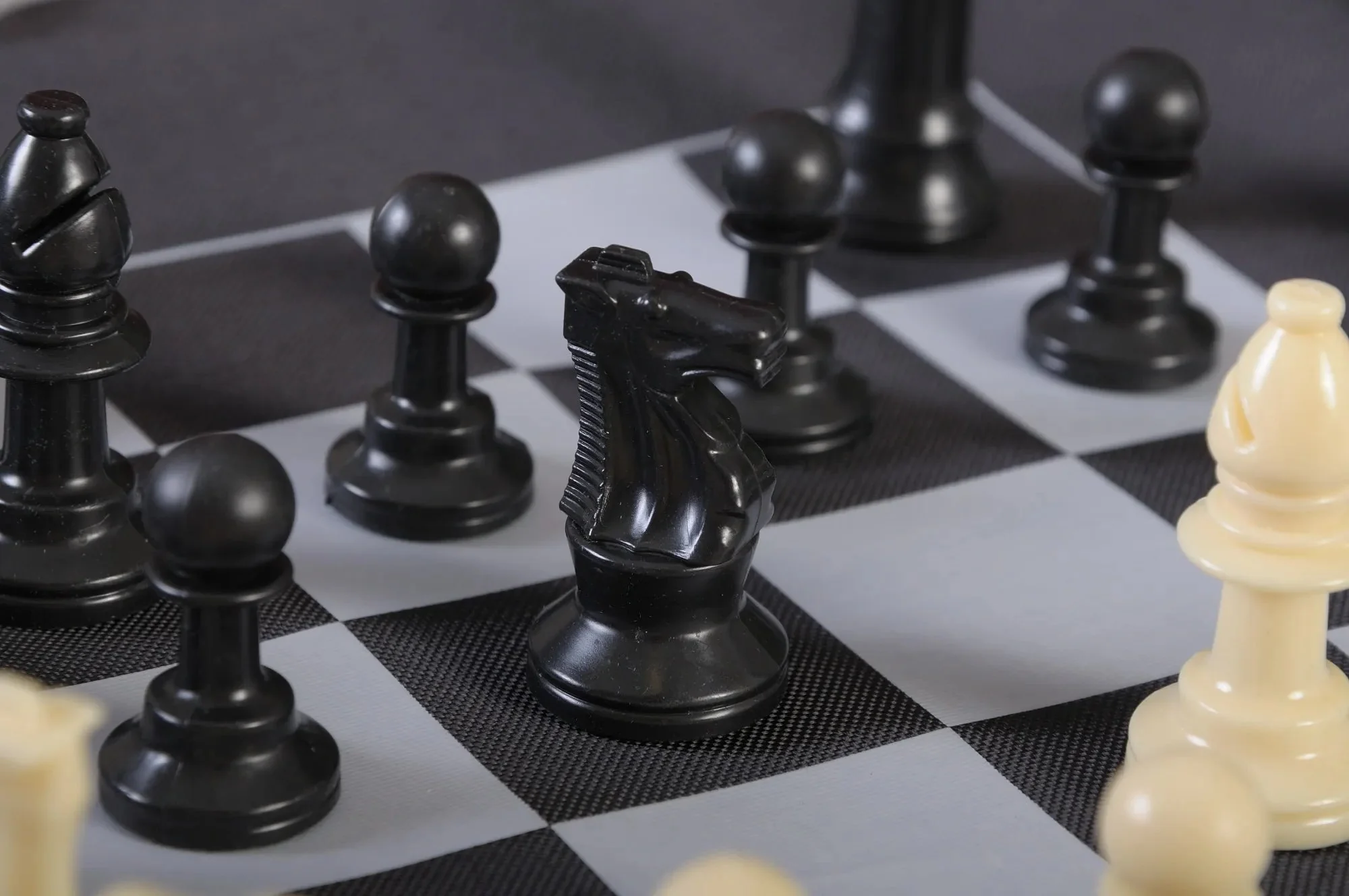 Analysis Chess Pieces and Cinch Chess Board Bag Combo - Image 6