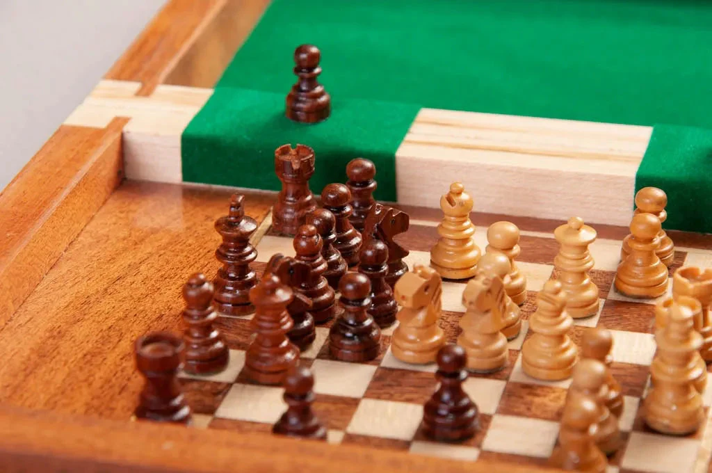 BOOK WOODEN MAGNETIC Travel Chess Set - SMALL - Image 9