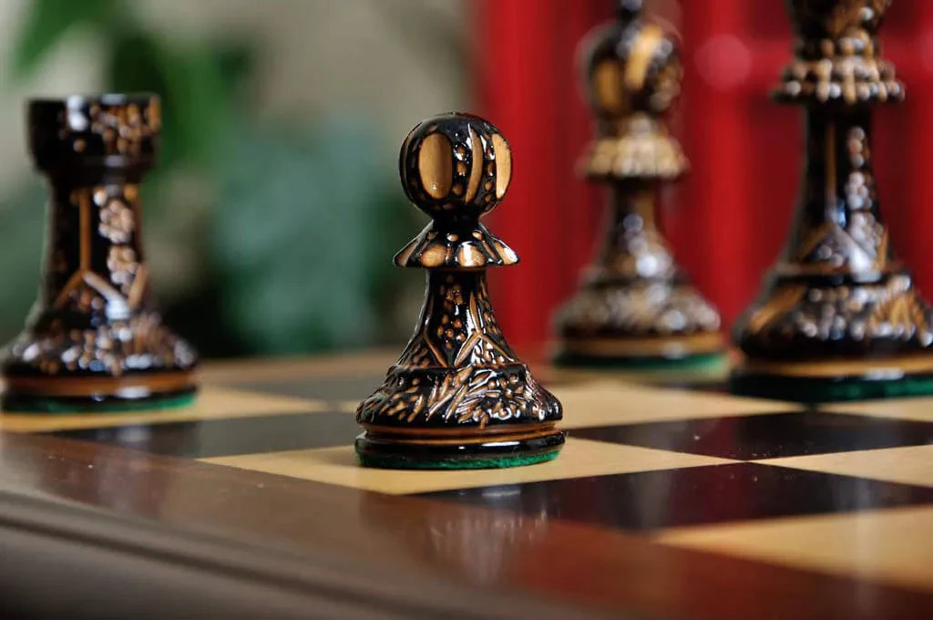 The Burnt Reykjavik II Series Chess Set, Box, and Board Combination - Image 10