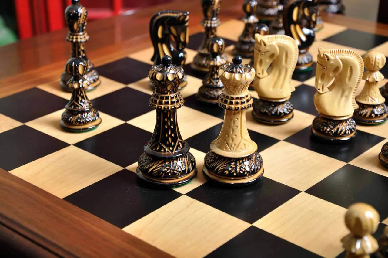 The Burnt Zagreb '59 Series Chess Set, Box, and Board Combination - Image 2