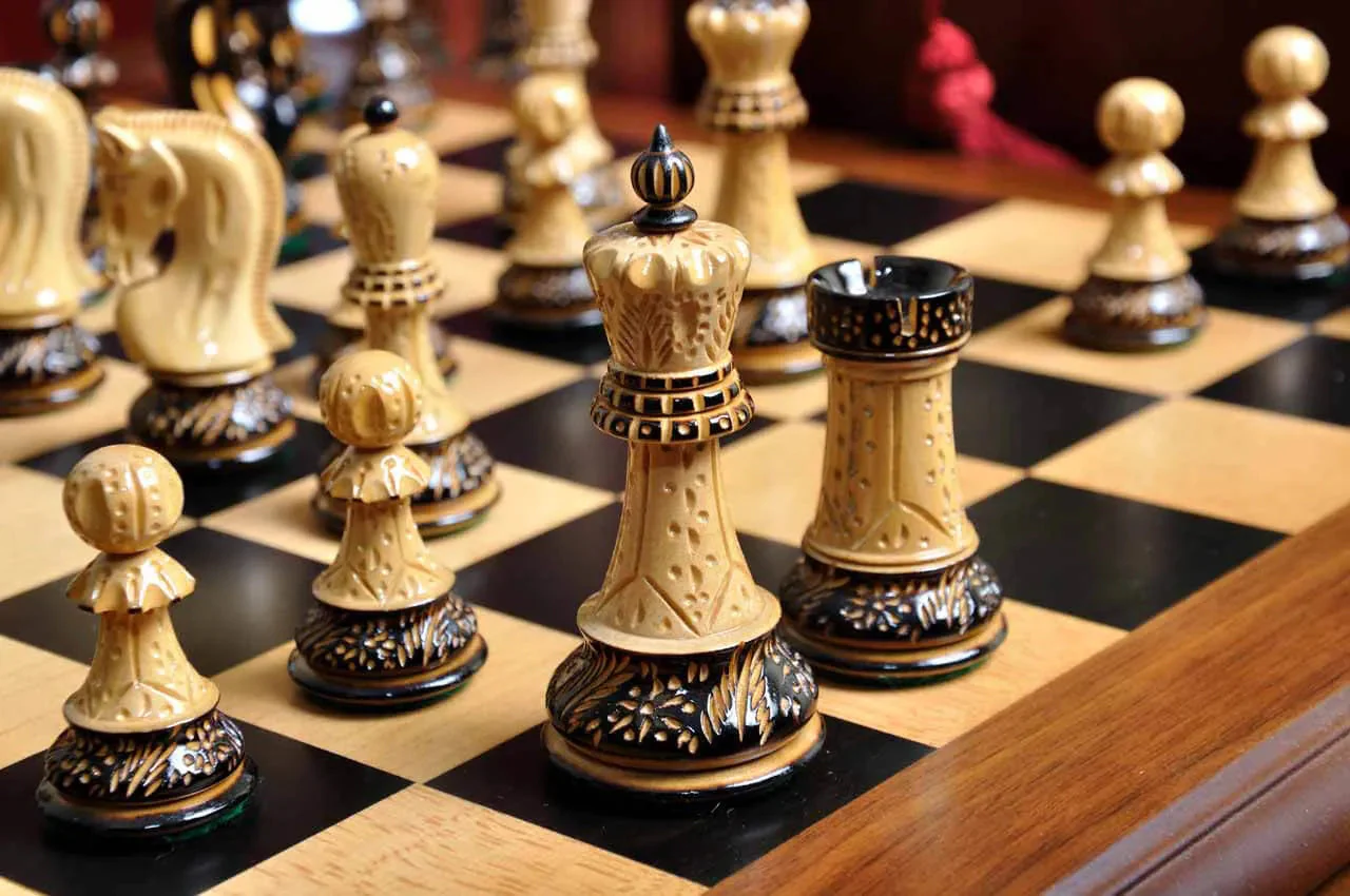 The Burnt Zagreb '59 Series Chess Set, Box, and Board Combination - Image 3
