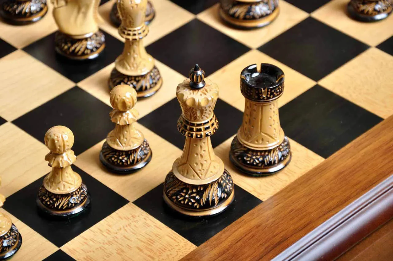 The Burnt Zagreb '59 Series Chess Set, Box, and Board Combination - Image 9
