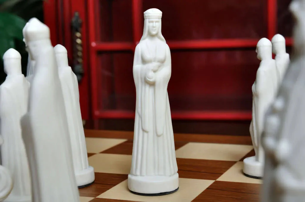 The Camelot Series Luxury Porcelain Chess Set - 5.0" King - Image 10