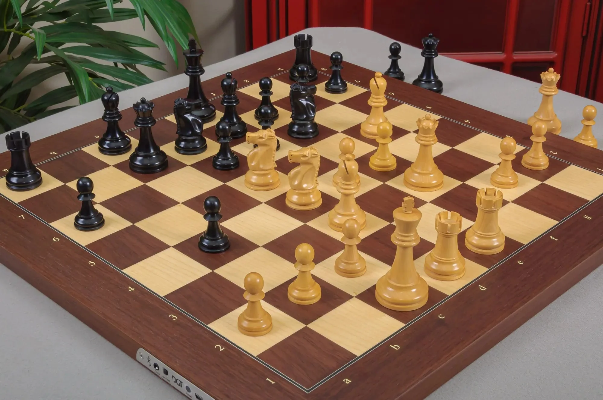 The DGT Projects Enabled Weighted Electronic Chess Pieces - Fischer Spassky Series - 3.75" King - Image 2