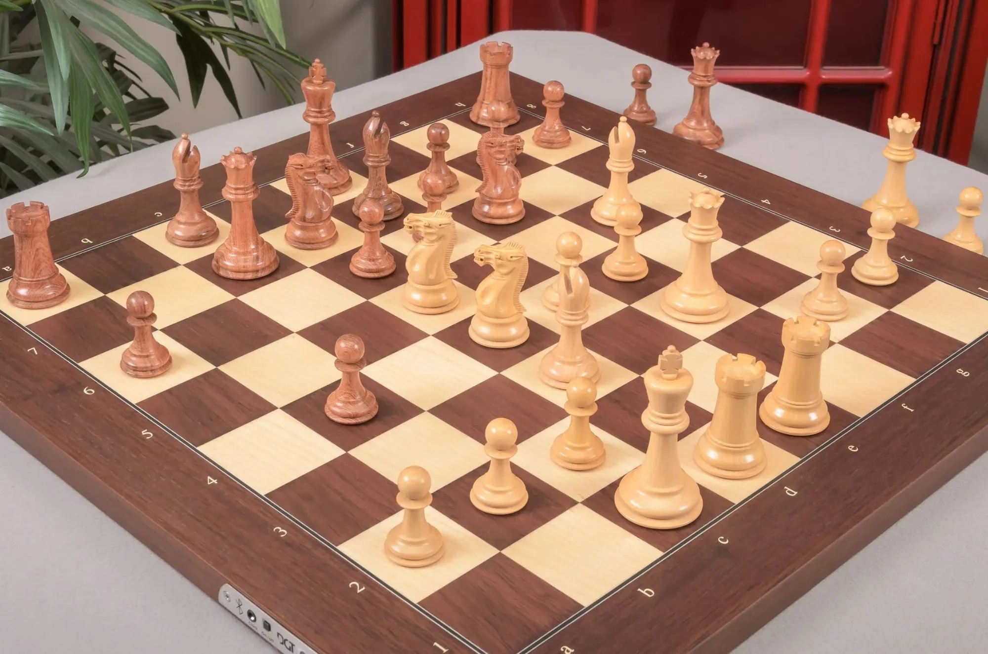 The DGT Projects Enabled Electronic Chess Pieces - Professional Series - 3.75" King - Image 2