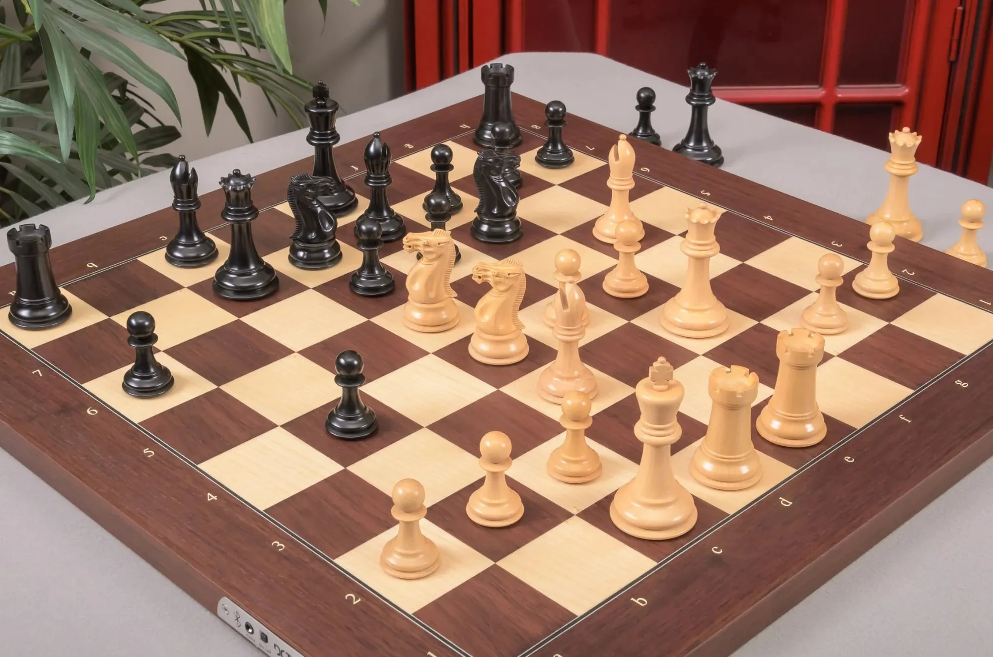 The DGT Projects Enabled Electronic Chess Pieces - Professional Series - 3.75" King - Image 6
