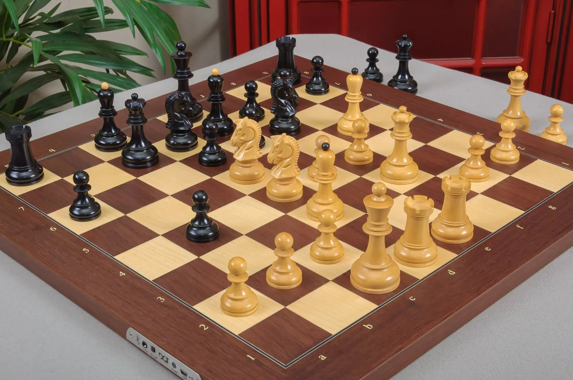 The DGT Projects Enabled Weighted Electronic Chess Pieces - Dubrovnik Series - 3.75" King - Image 2