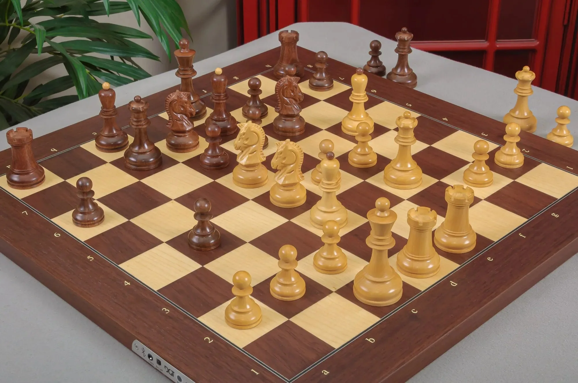 The DGT Projects Enabled Weighted Electronic Chess Pieces - Dubrovnik Series - 3.75" King - Image 6