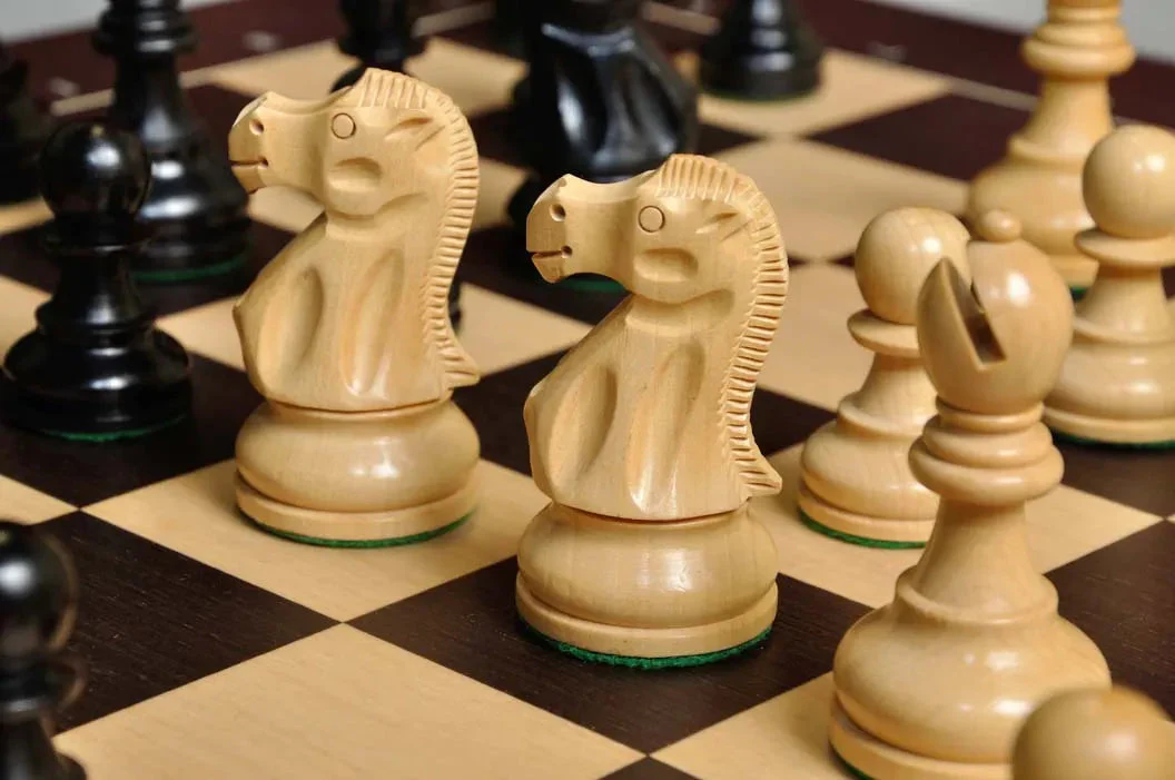 DGT Projects - USB Wenge Board with Classic Chess Pieces - Image 3