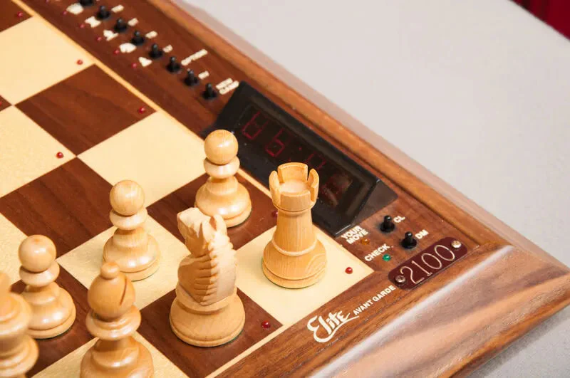 Fidelity Elite Avant Garde 2100 Chess Computer - Image 2