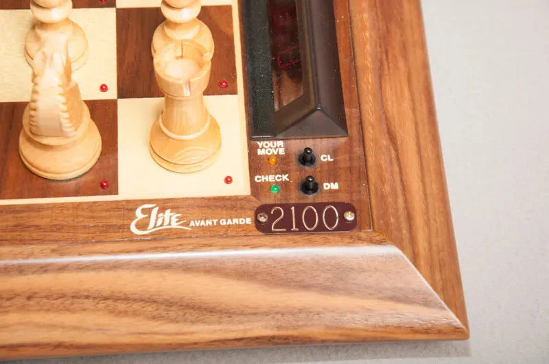 Fidelity Elite Avant Garde 2100 Chess Computer - Image 3
