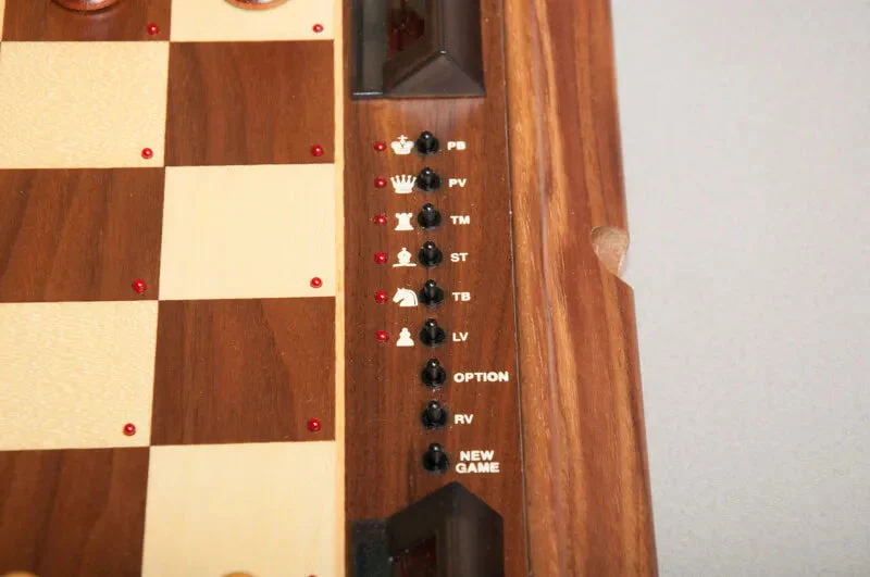 Fidelity Elite Avant Garde 2100 Chess Computer - Image 6