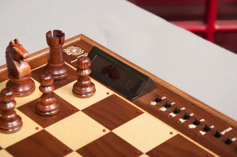Fidelity Elite Avant Garde 2100 Chess Computer - Image 7