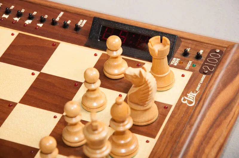 Fidelity Elite Avant Garde 2100 Chess Computer - Image 9
