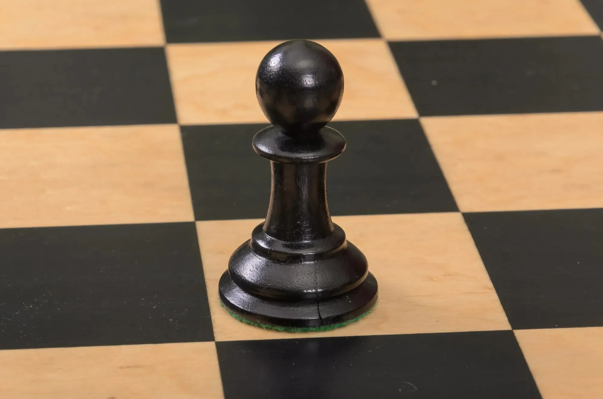 IMPERFECT - 4.4" Morphy DEB - Genuine Staunton(R) x Frank Camaratta Series Luxury Chess Pieces - GENUINE EBONY & DISTRESSED BOXWOOD - Image 2
