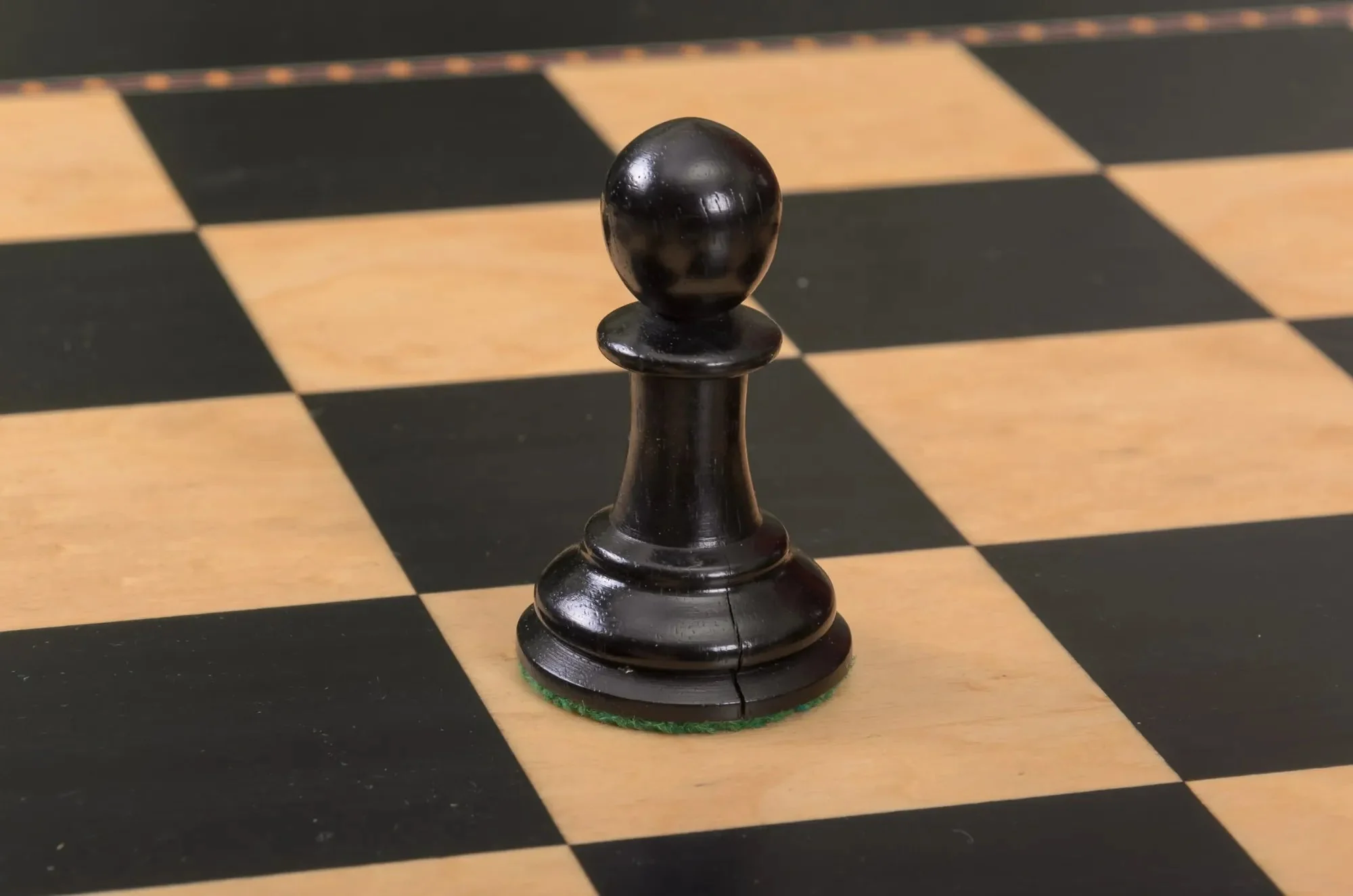 IMPERFECT - 4.4" Morphy DEB - Genuine Staunton(R) x Frank Camaratta Series Luxury Chess Pieces - GENUINE EBONY & DISTRESSED BOXWOOD - Image 4
