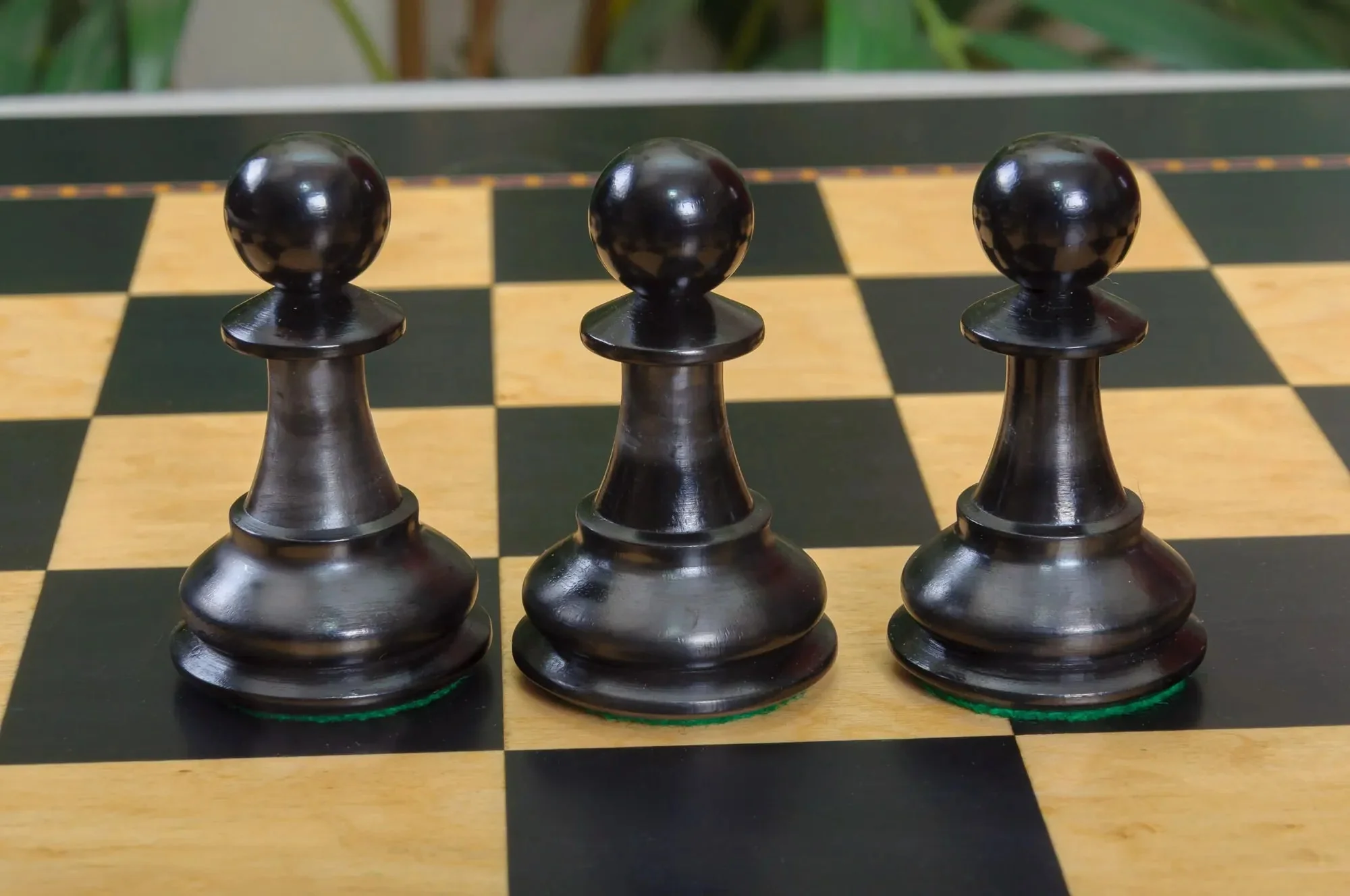 IMPERFECT - 4.4" Sultan - GENUINE EBONY / BOXWOOD - Wood Chess Pieces - Image 3