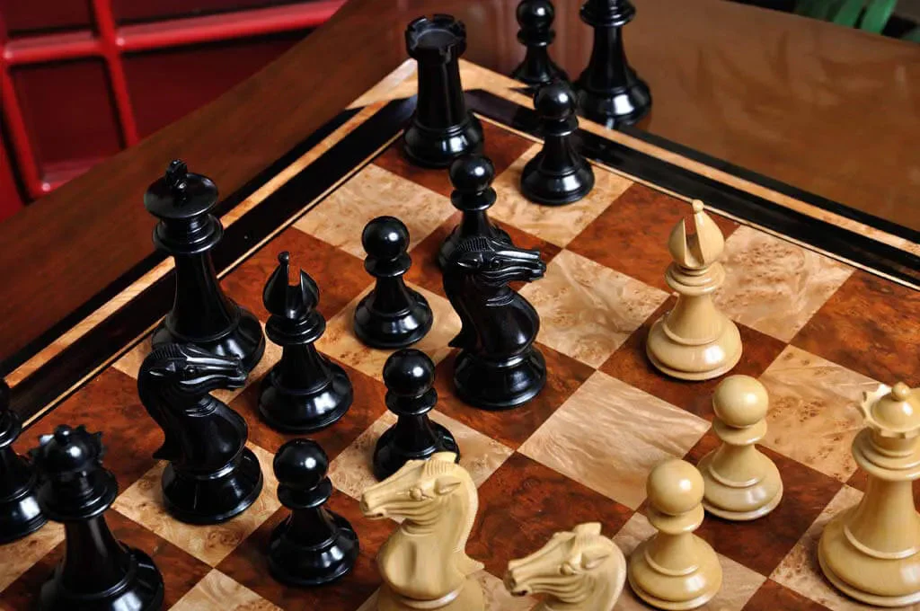 The Isernia Series Luxury Chess Pieces - 4.4" King - Image 12