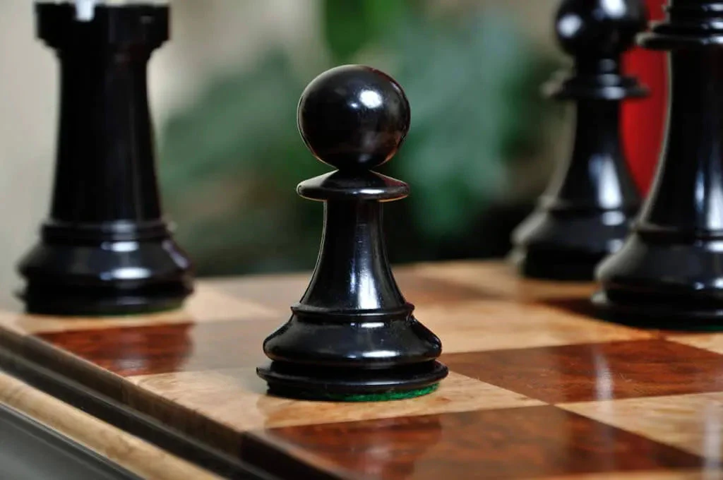 The Isernia Series Luxury Chess Pieces - 4.4" King - Image 4