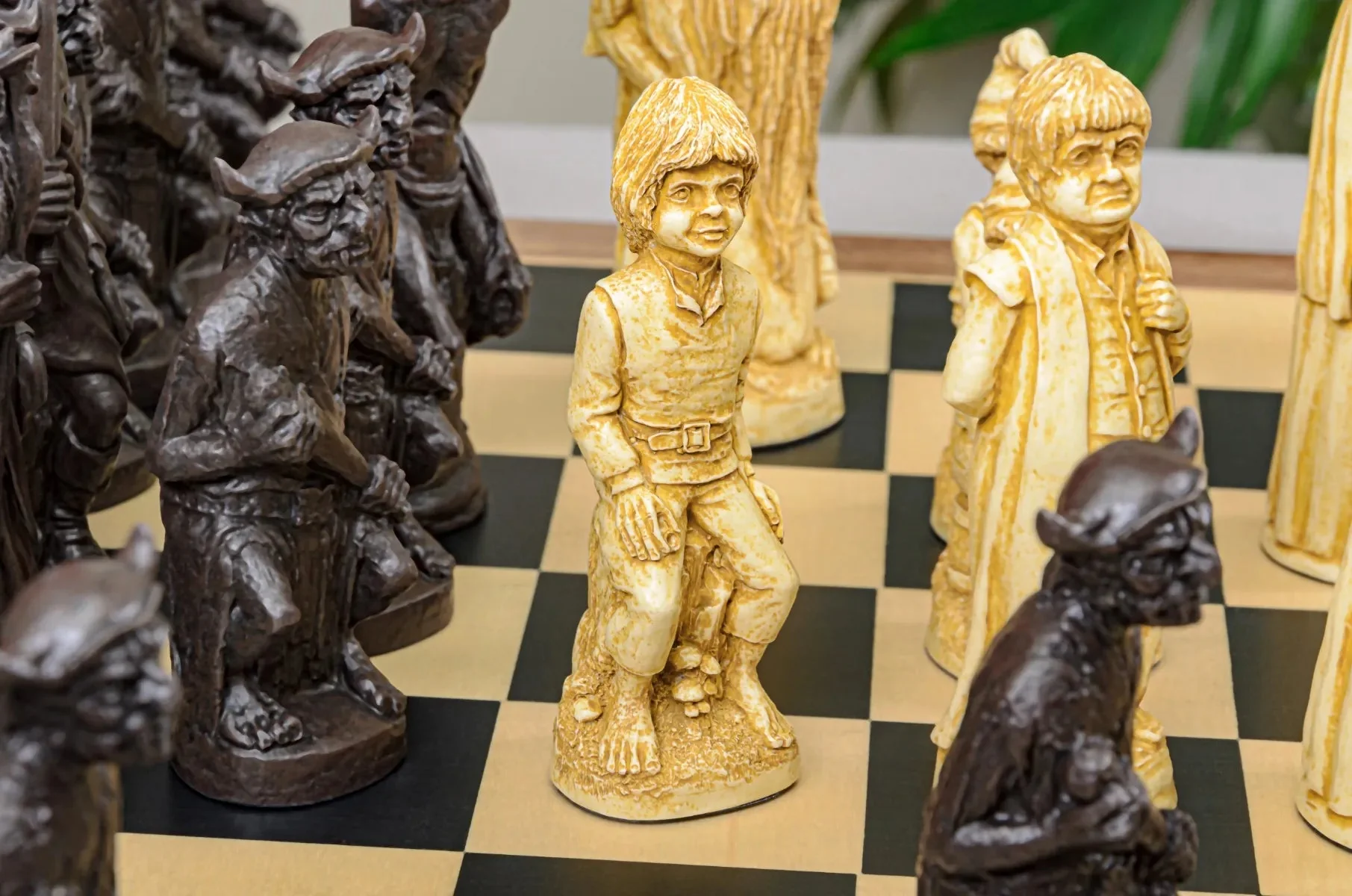 The Lord of the Rings Series Chess Pieces - 5.9" King - Brown and Natural - Image 14