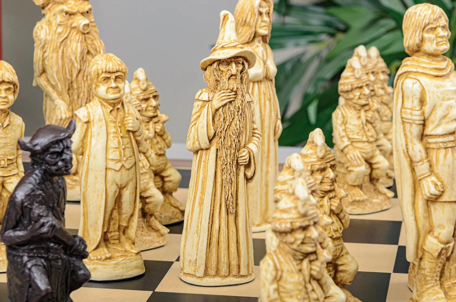 The Lord of the Rings Series Chess Pieces - 5.9" King - Brown and Natural - Image 8