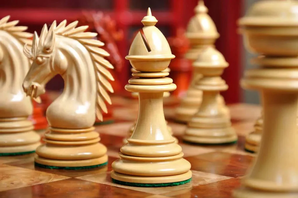 The Modena Series Luxury Chess Pieces - 4.4" King - Image 9