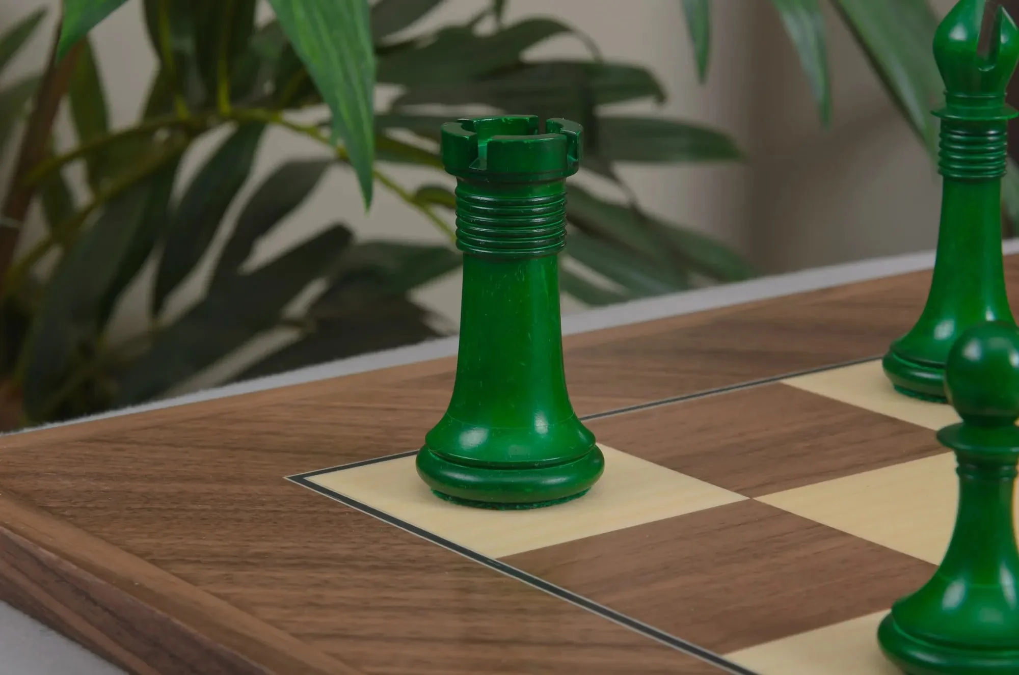 The Monmouth Luxury Bone Chess Pieces - 4.0" King - Image 17