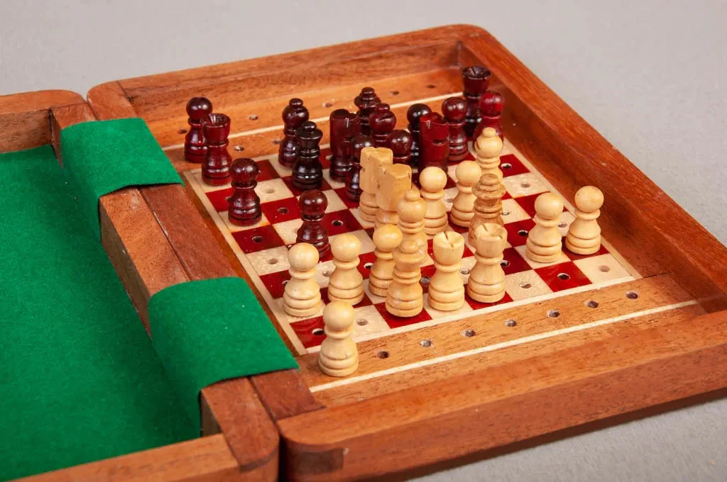 PEG WOODEN Travel Chess Set - 7" x 5" - Image 4