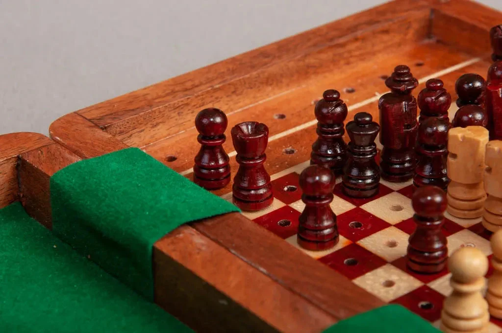 PEG WOODEN Travel Chess Set - 7" x 5" - Image 7