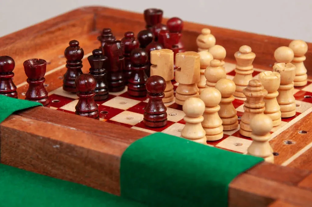 PEG WOODEN Travel Chess Set - 7" x 5" - Image 8