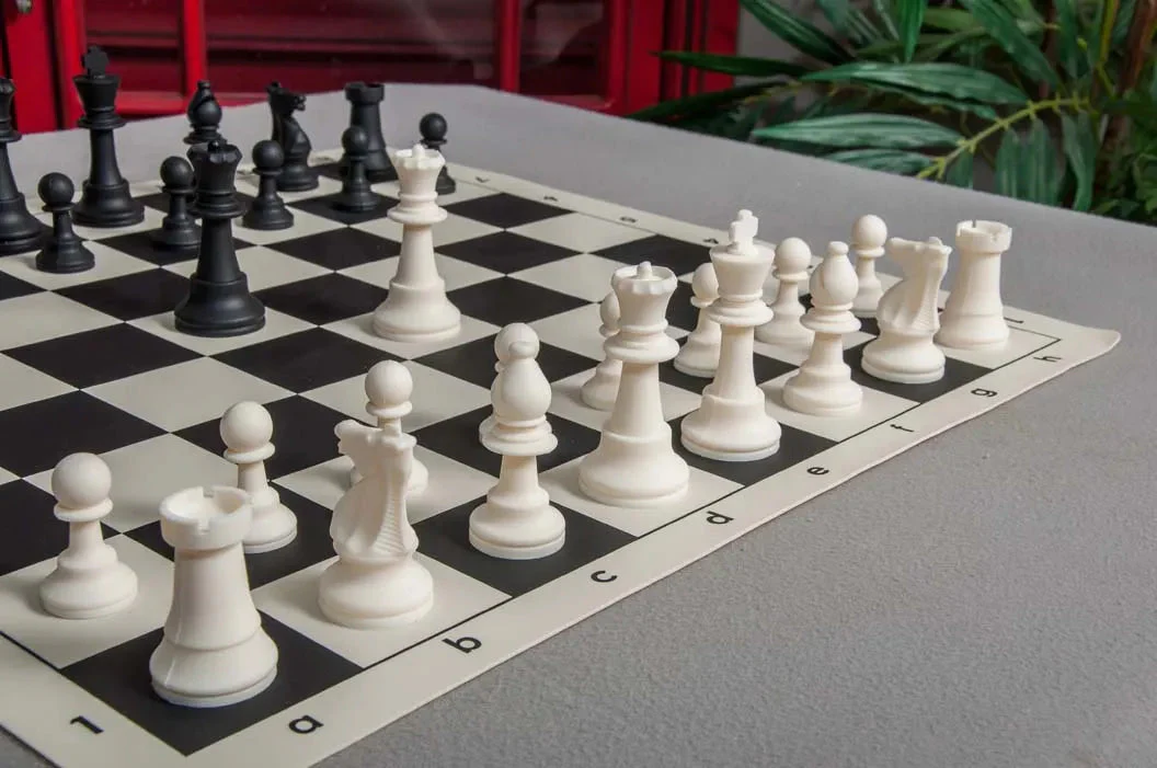 Regulation Silicone Tournament Chess Pieces - 3.5" King - Image 10