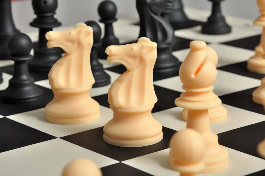 Regulation Silicone Tournament Chess Pieces - 3.5" King - Image 6