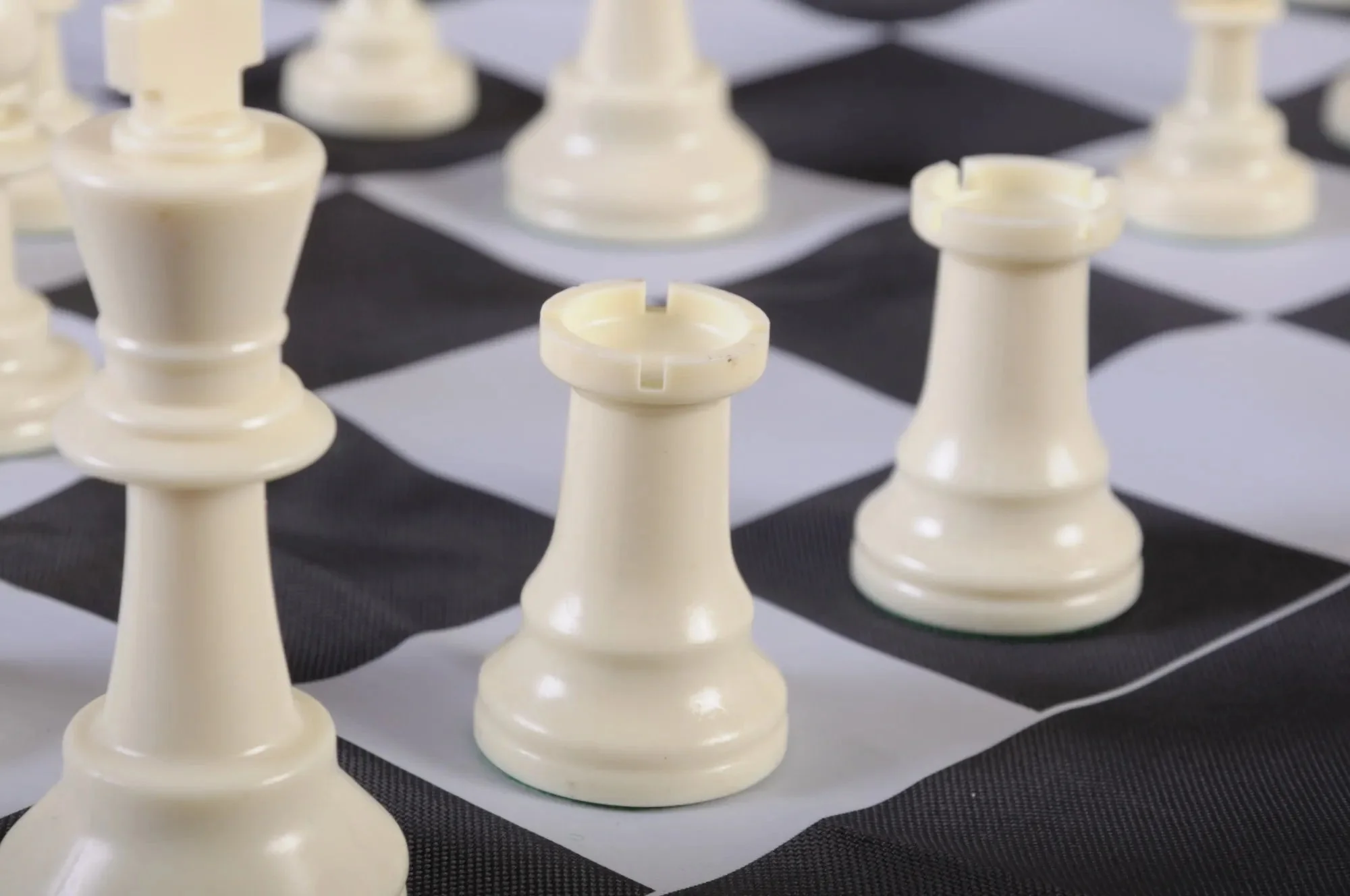 Regulation Tournament Chess Pieces and Cinch Chess Board Bag Combo - SINGLE WEIGHTED - Image 3