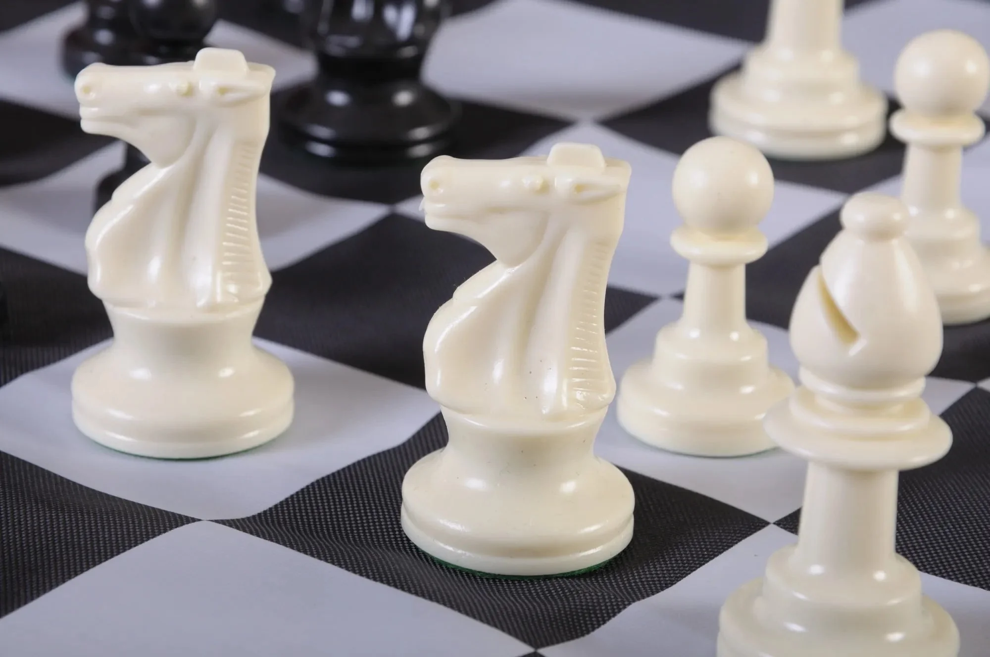 Regulation Tournament Chess Pieces and Cinch Chess Board Bag Combo - SINGLE WEIGHTED - Image 4