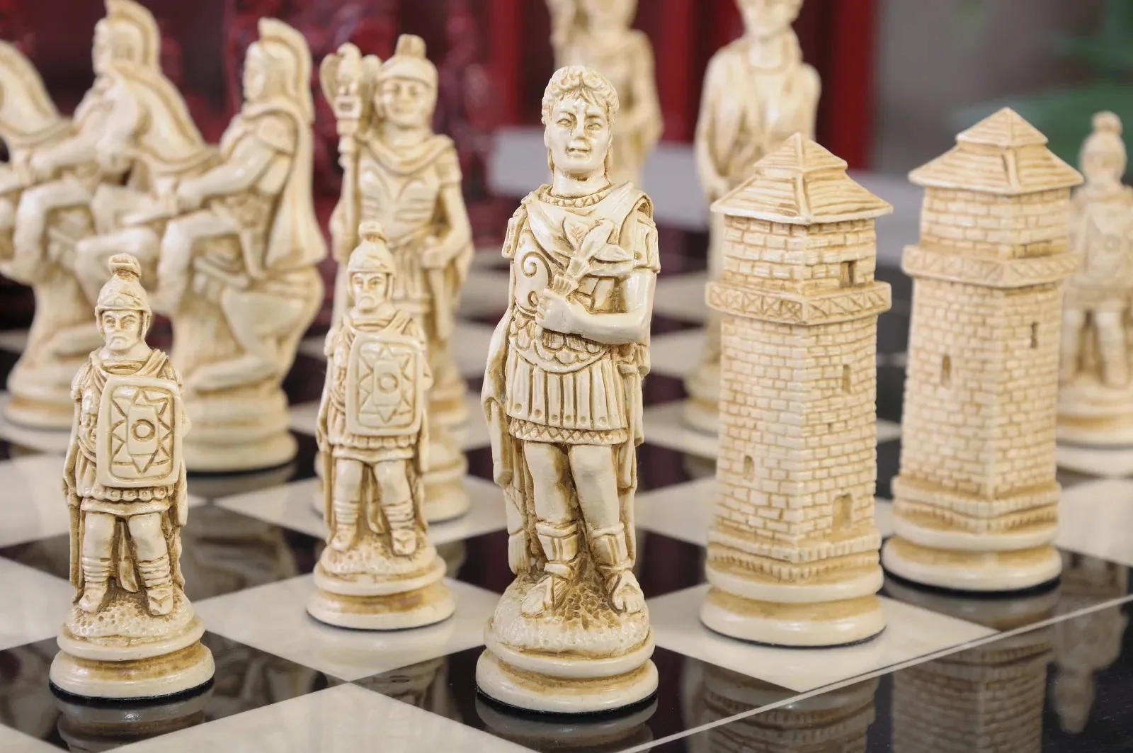 Roman Themed Chess Pieces - Red & Natural - Image 4