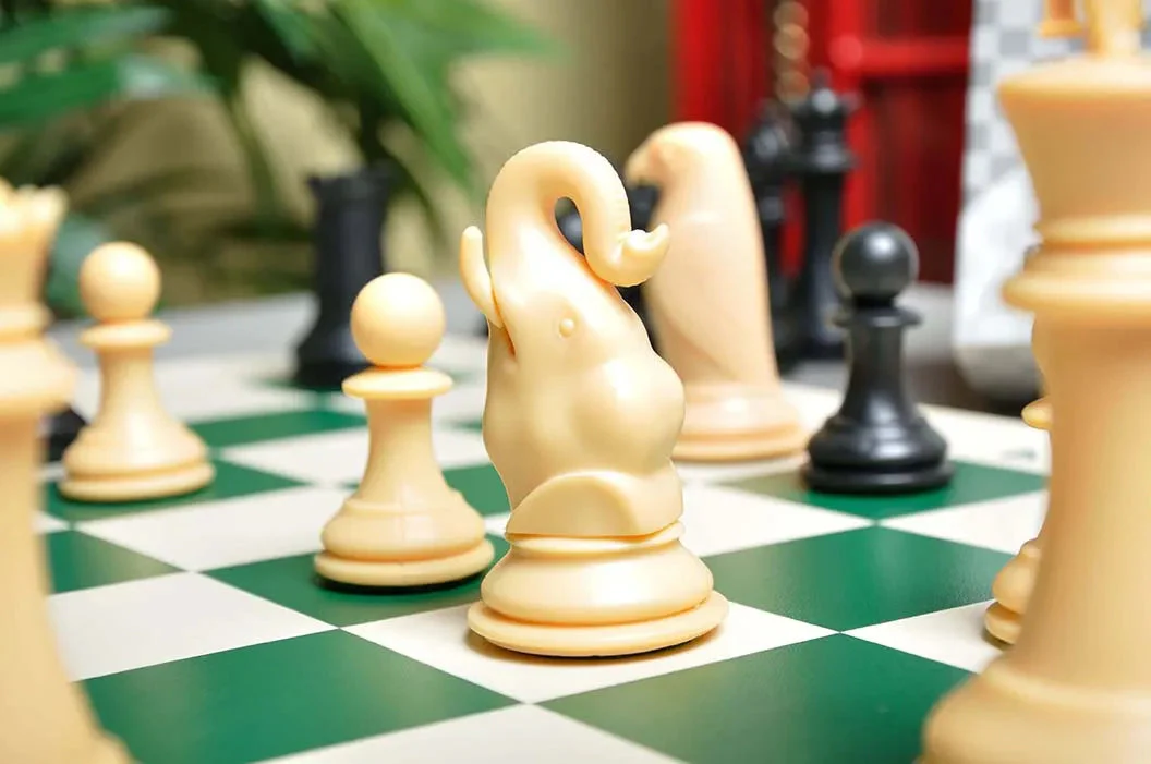 The Hastings Series Plastic Chess Pieces - 3.875" King - Black & Natural - Image 2
