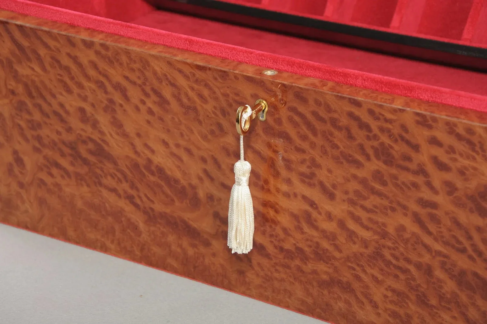 Signature Fitted Coffer Chess Box - Vavona Burl - Image 4