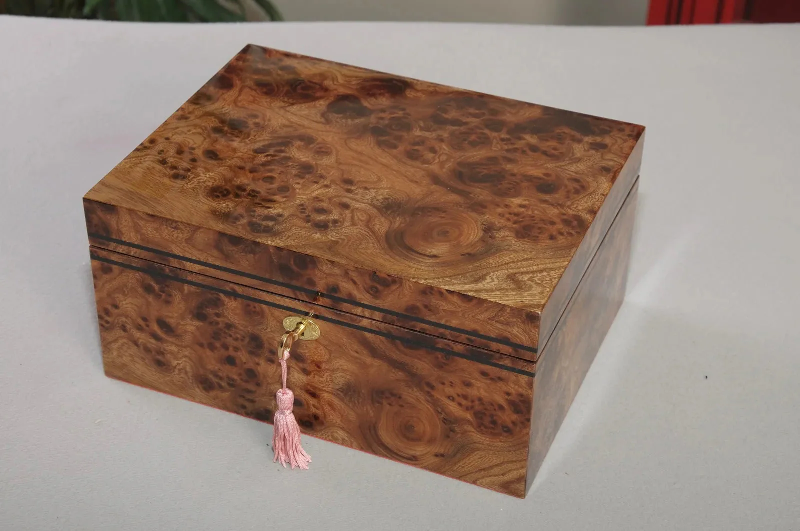 Signature Premium Chess Box - Olmo Burl - Image 4