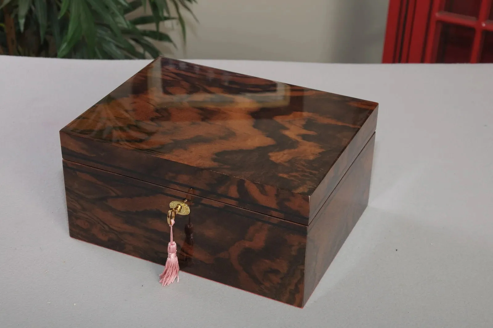 Signature Premium Chess Box - Walnut Burl - Image 5