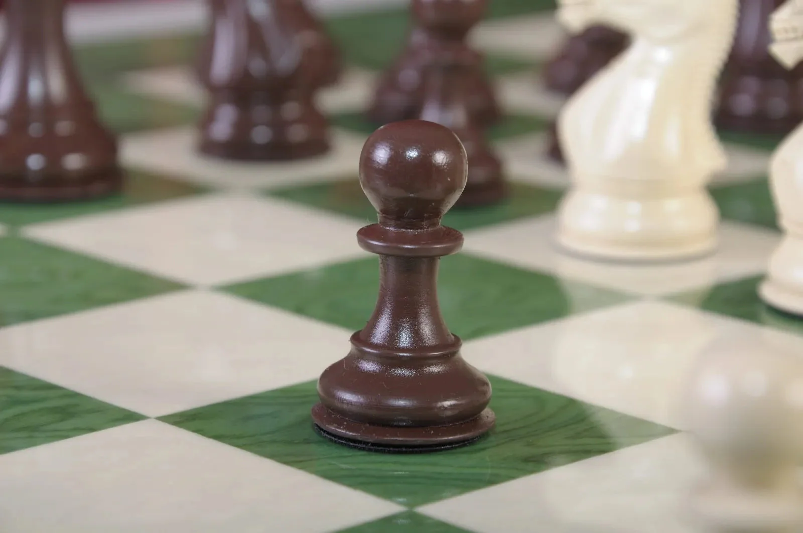 Staunton Themed Chess Pieces - 3.5" King - Brown & Natural - Image 6