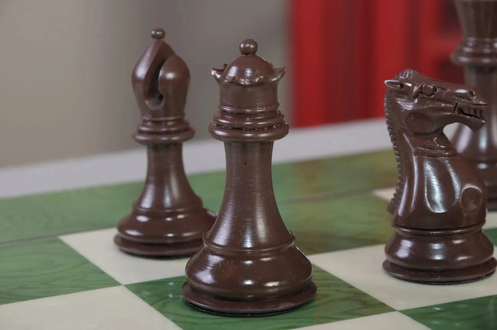 Staunton Themed Chess Pieces - Brown & Natural - Image 10