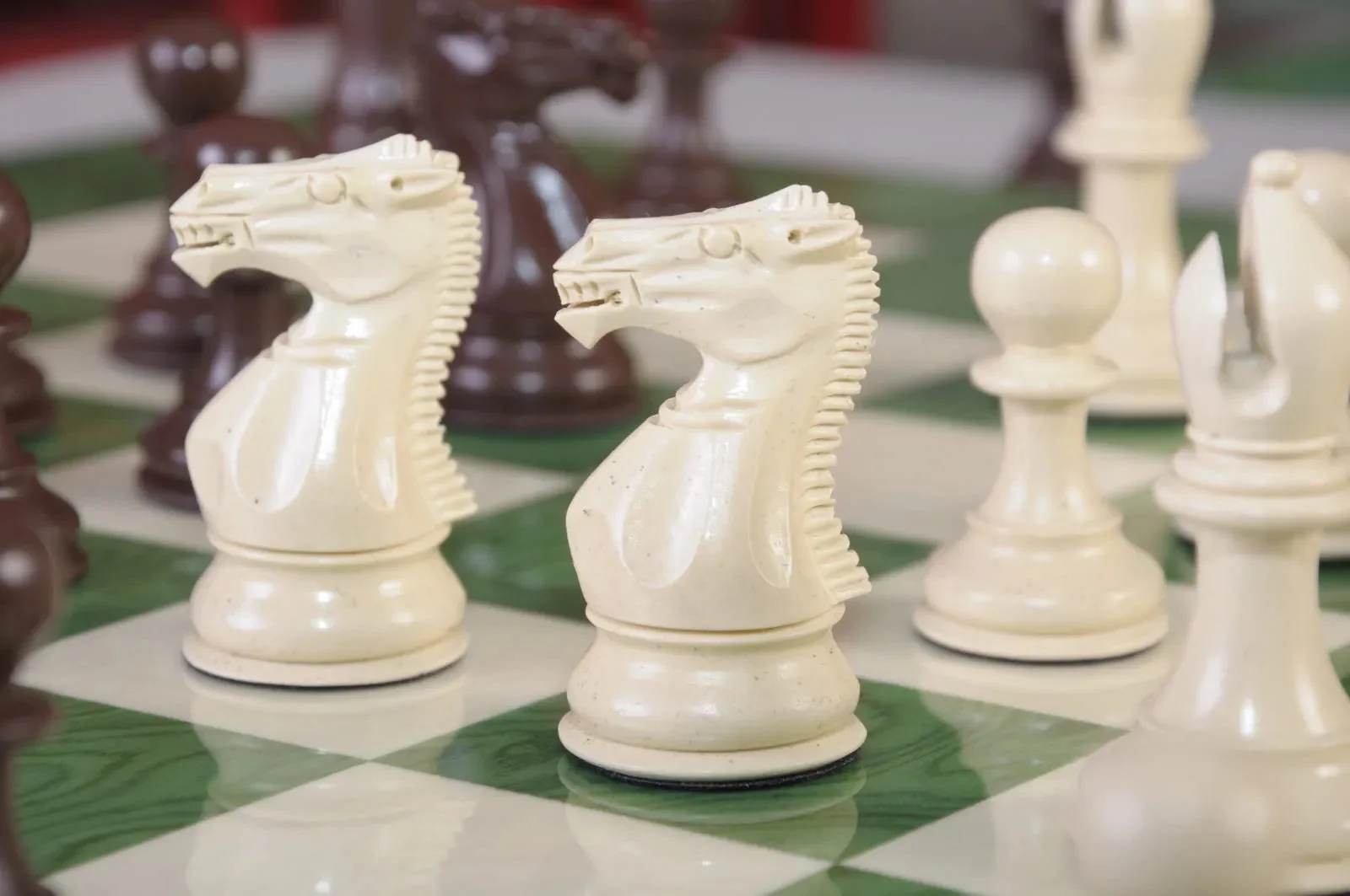 Staunton Themed Chess Pieces - Brown & Natural - Image 7