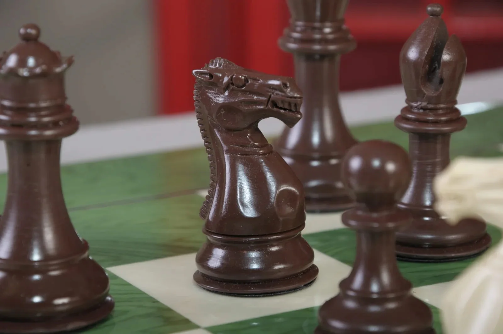 Staunton Themed Chess Pieces - Brown & Natural - Image 9