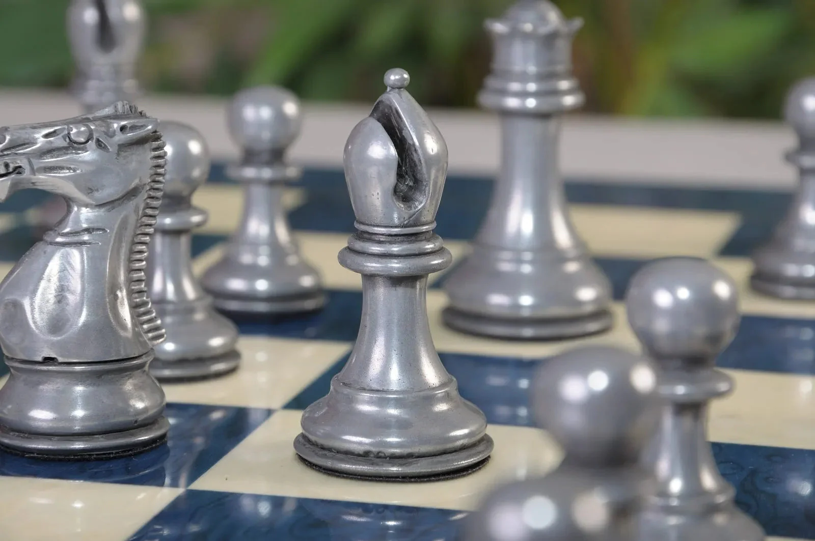Staunton Themed Chess Pieces - Metal - Image 5