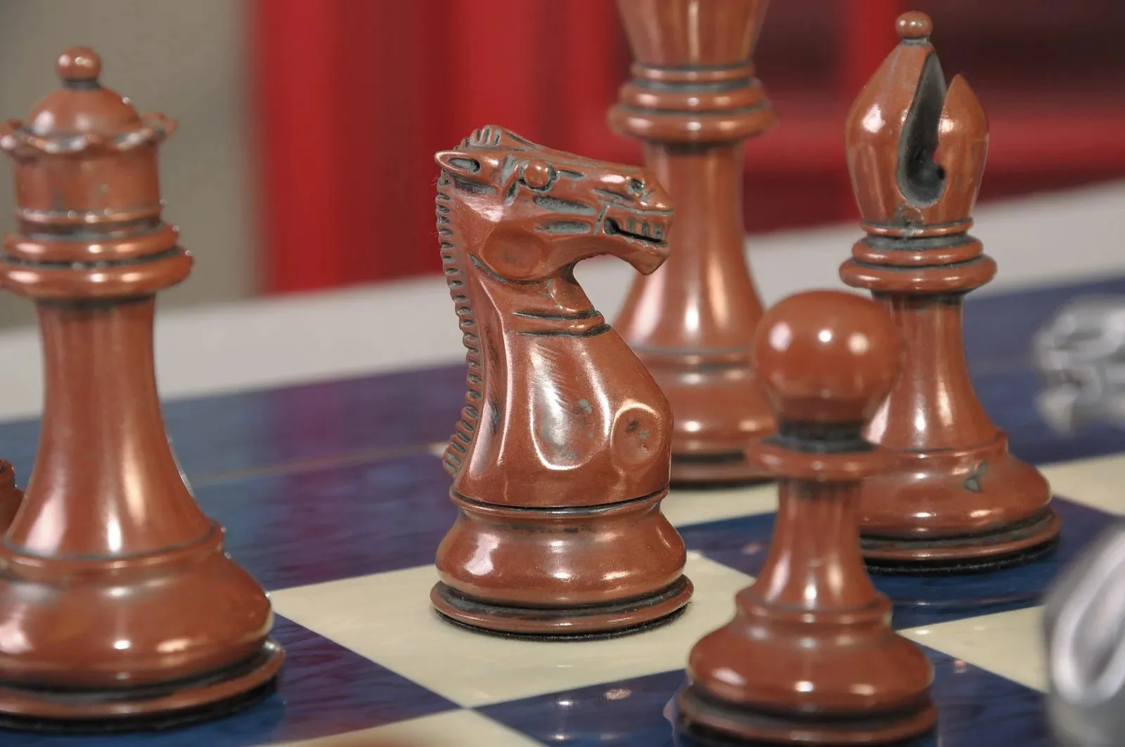 Staunton Themed Chess Pieces - Metal - Image 9