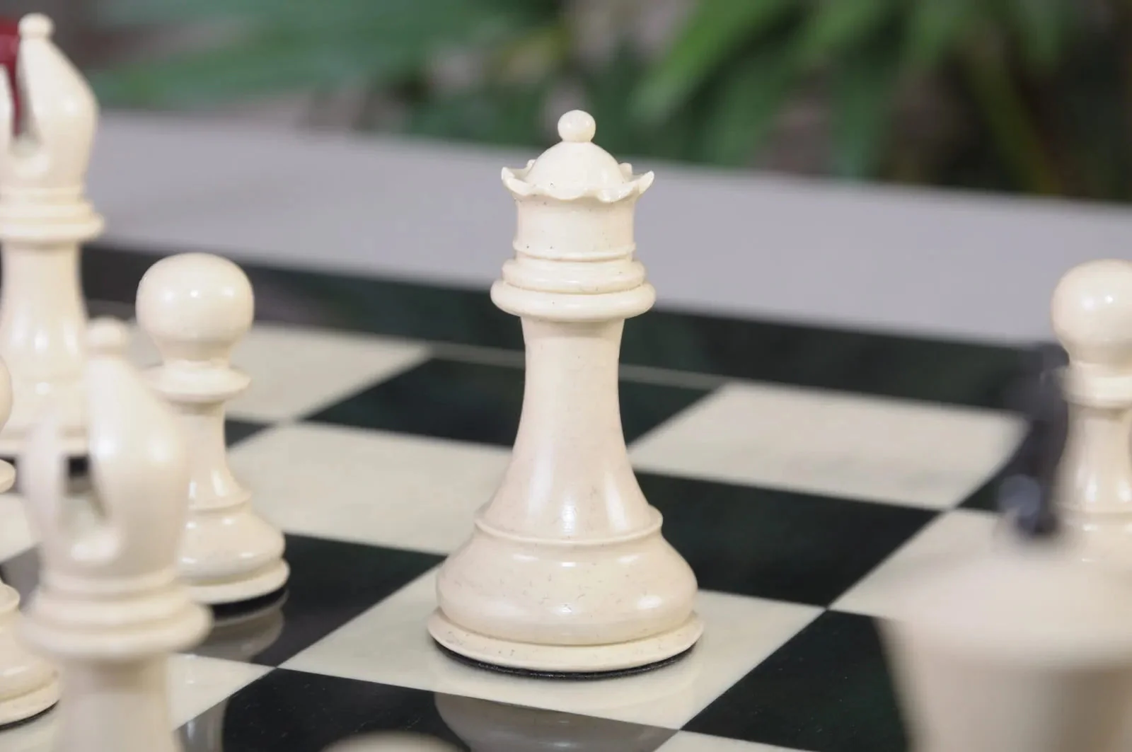 Staunton Themed Chess Pieces - Red & Natural - Image 7