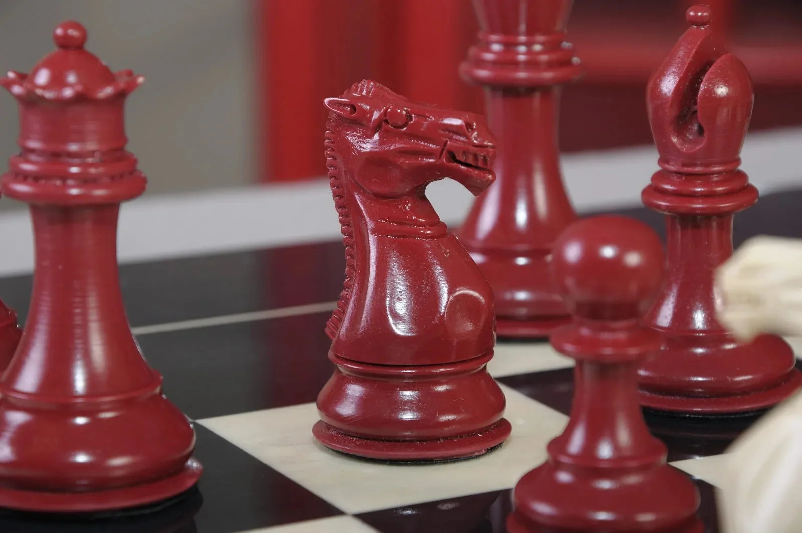 Staunton Themed Chess Pieces - Red & Natural - Image 8